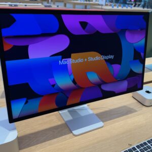 Apple Studio Display - Nano-Texture Glass - Tilt-Adjustable Stand