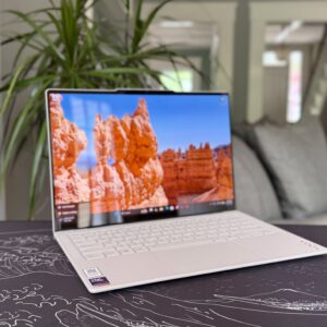 Lenovo Slim 7i Aura Edition Core™ Ultra 7 258V 1TB SSD 32GB 14 (1920x1200) OLED TOUCHSCREEN WIN11 Backlit Keyboard